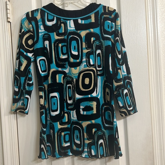 Conviction multicolor women’s top size - Picture 3 of 3